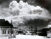 775px-Atomic_cloud_over_Nagasaki_from_Koyagi-jima[1].jpg